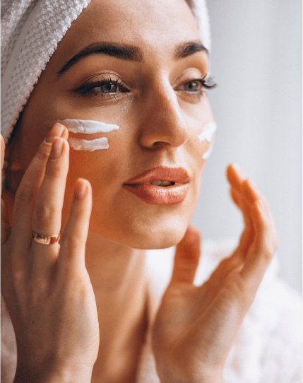 How to Reapply Sunscreen Over Makeup Without Ruining It